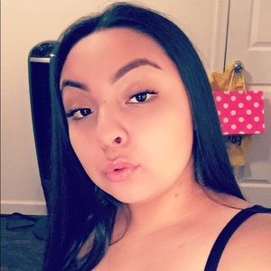 Meet your Posher, Alexia